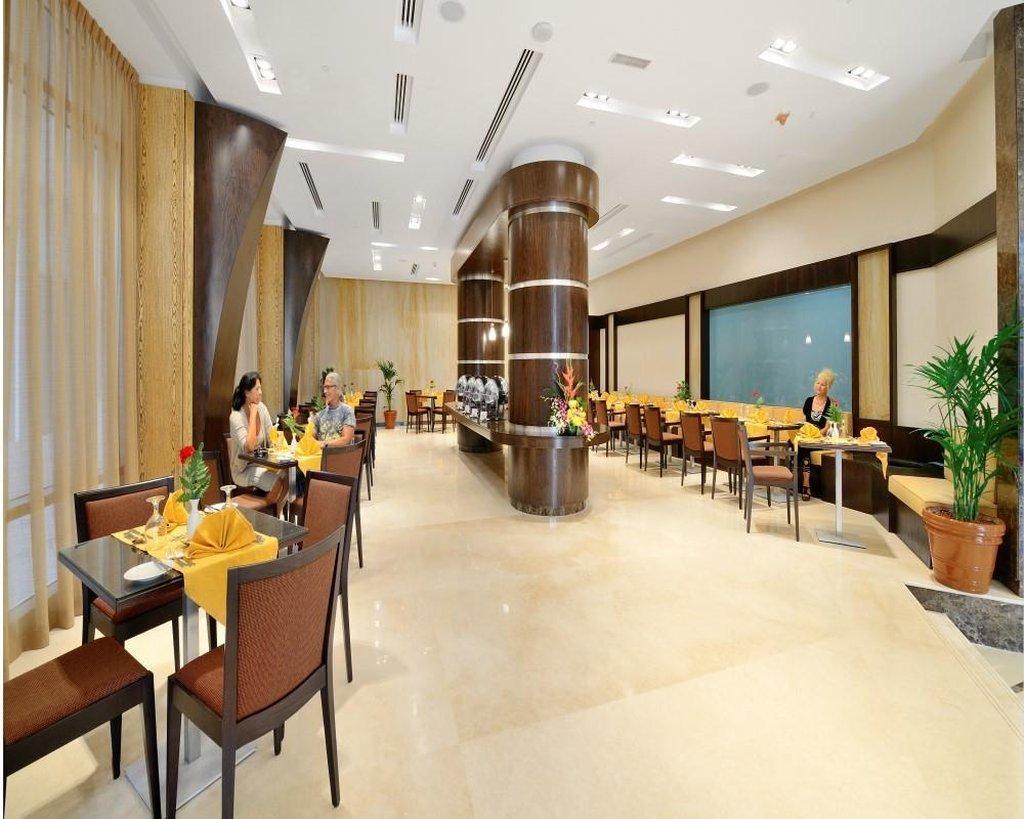 Al Majaz Premiere Hotel Apartments Sharjah Bagian luar foto